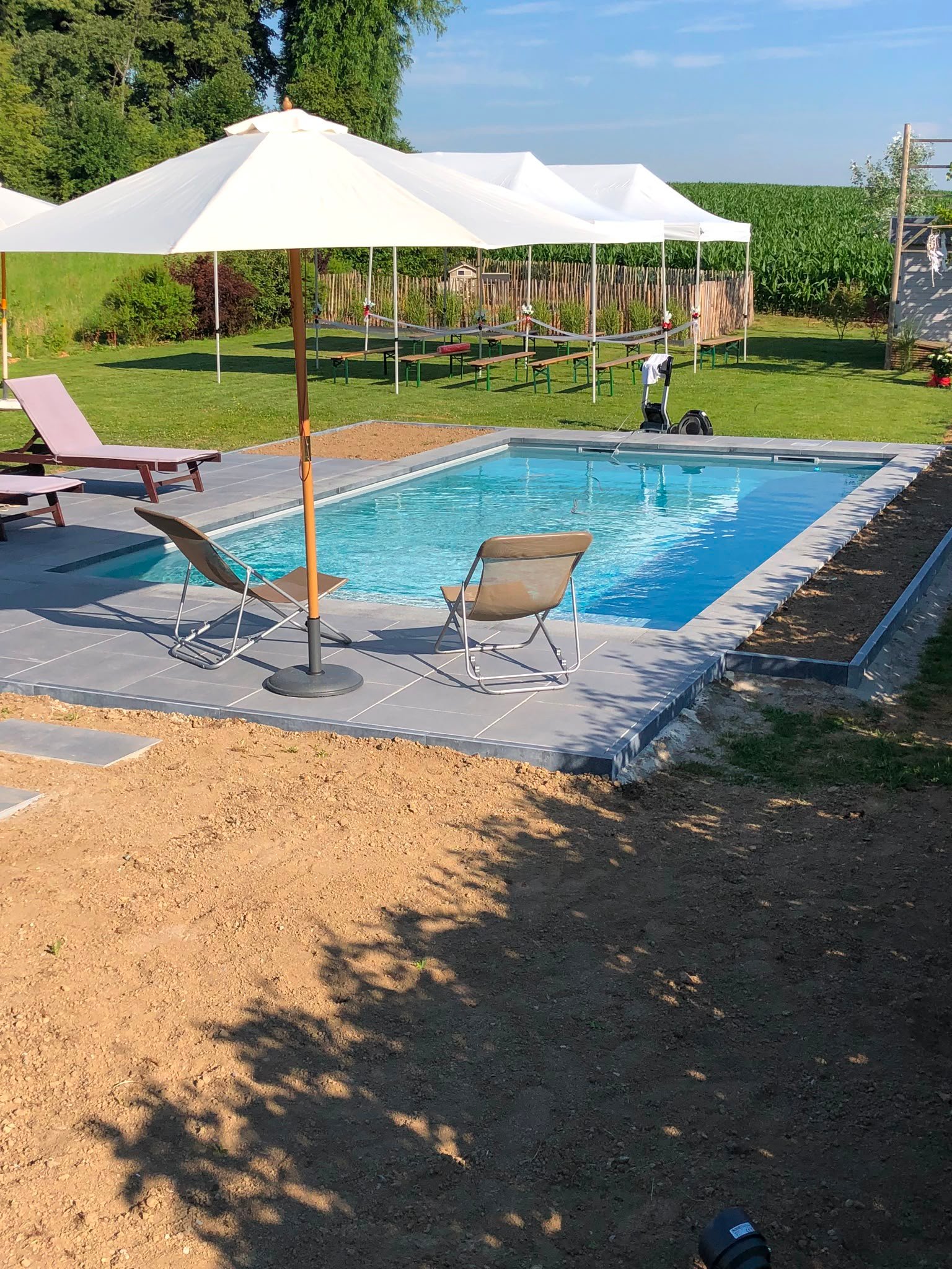 Carrelage autour de piscine — chantier de carrelage à La Londe-les-Maures