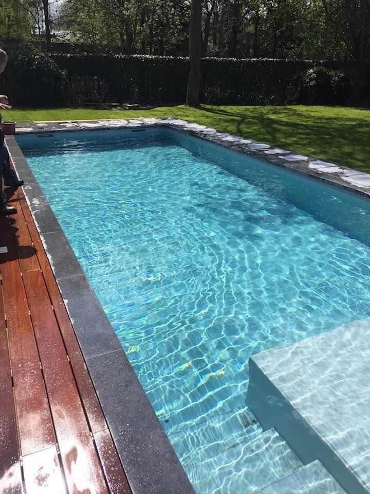 Carrelage piscine — chantier de carrelage à La Londe-les-Maures