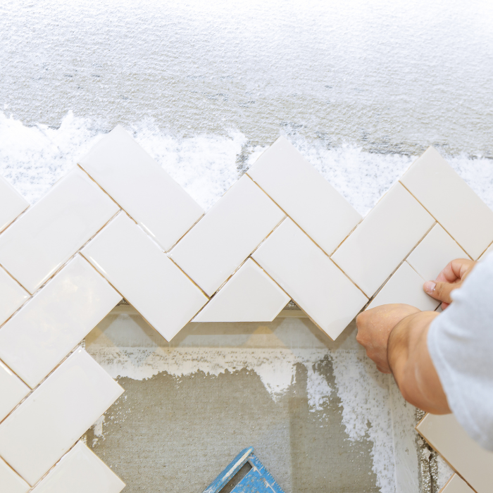 Faience pose — chantier de carrelage à La Londe-les-Maures