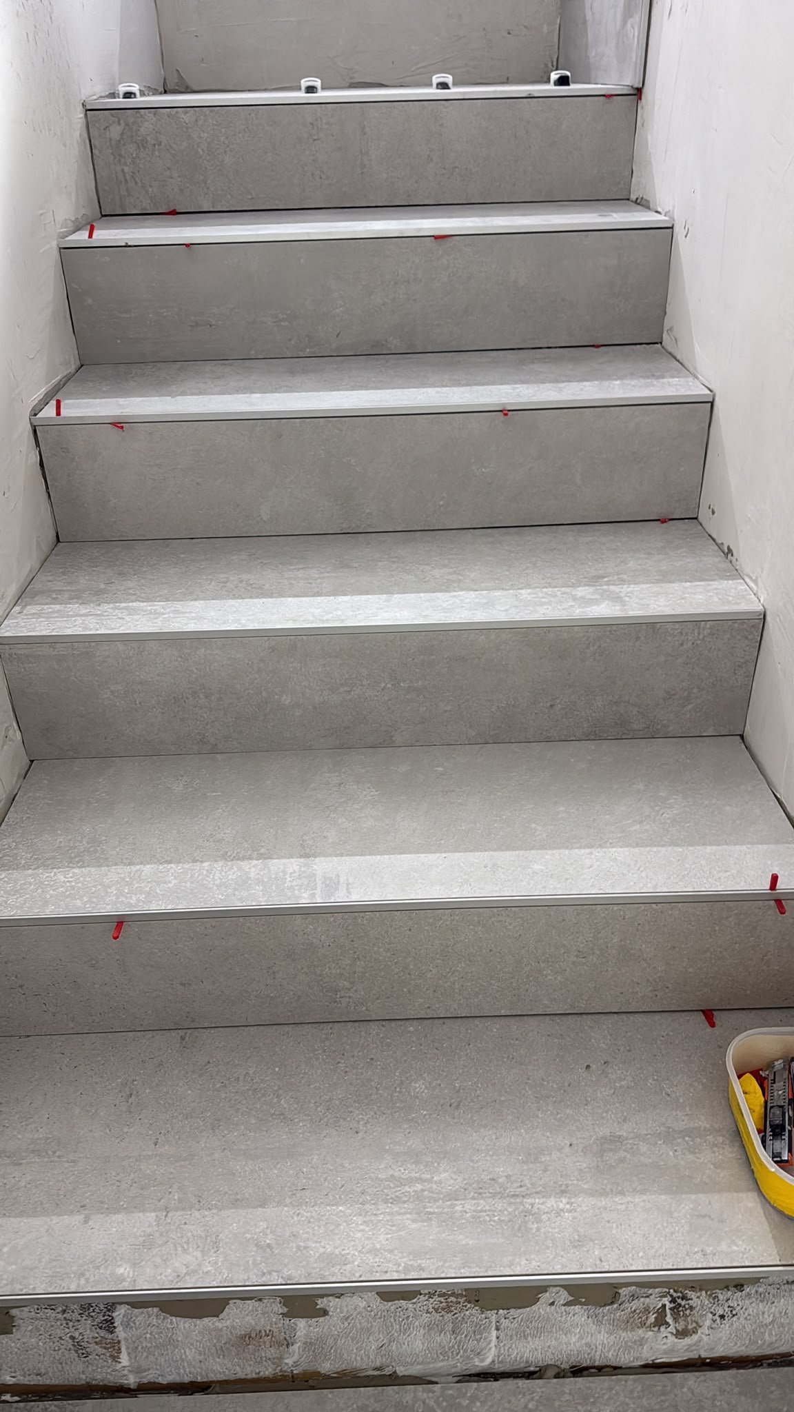 Marche escalier carrelage — chantier de carrelage à La Londe-les-Maures