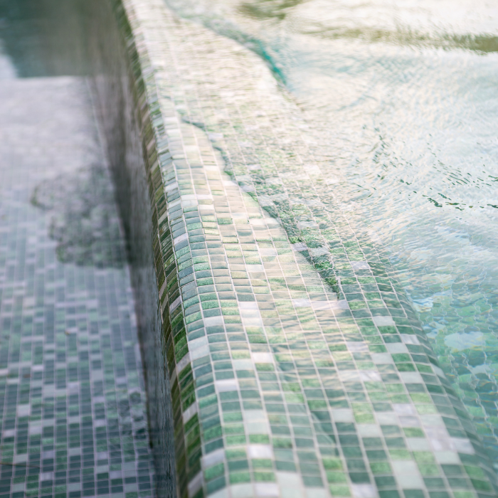 Mosaique piscine — chantier de carrelage à La Londe-les-Maures