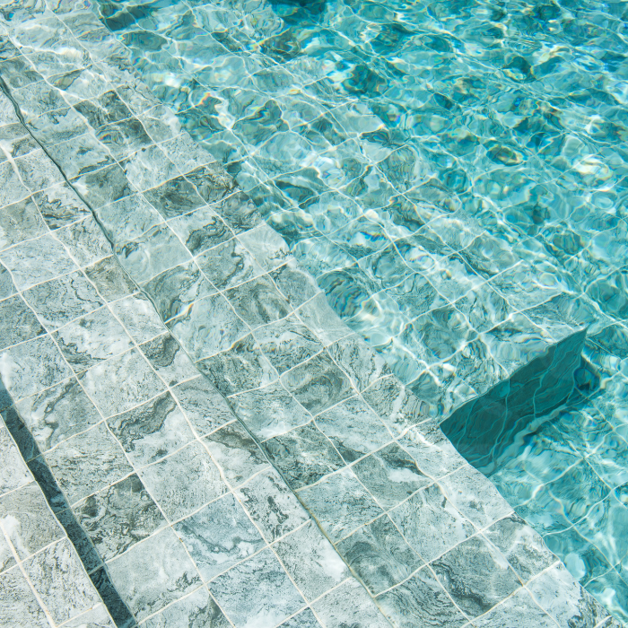 Mosaique piscine — chantier de carrelage à La Londe-les-Maures