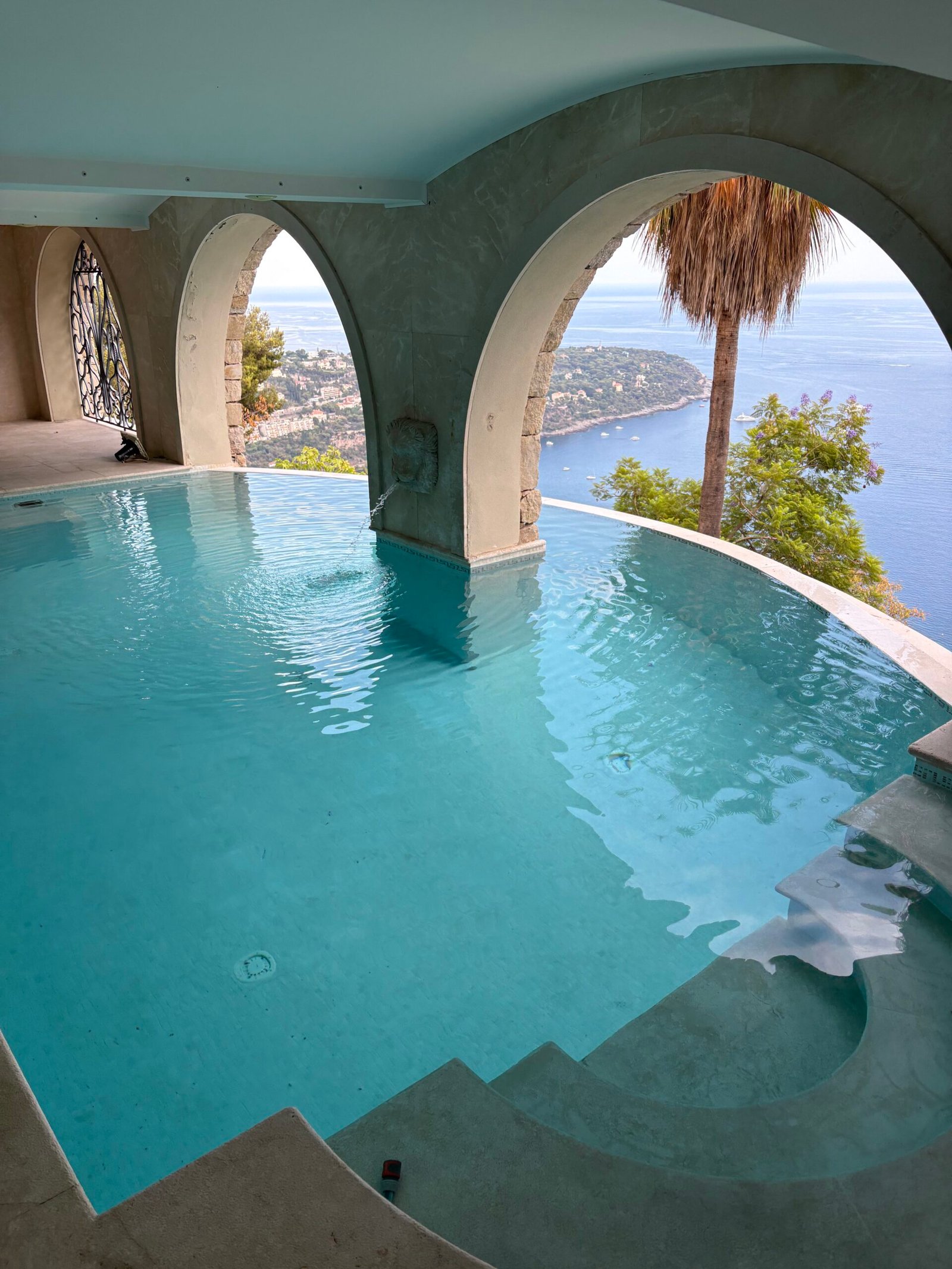Piscine joint epoxy — chantier de carrelage à La Londe-les-Maures