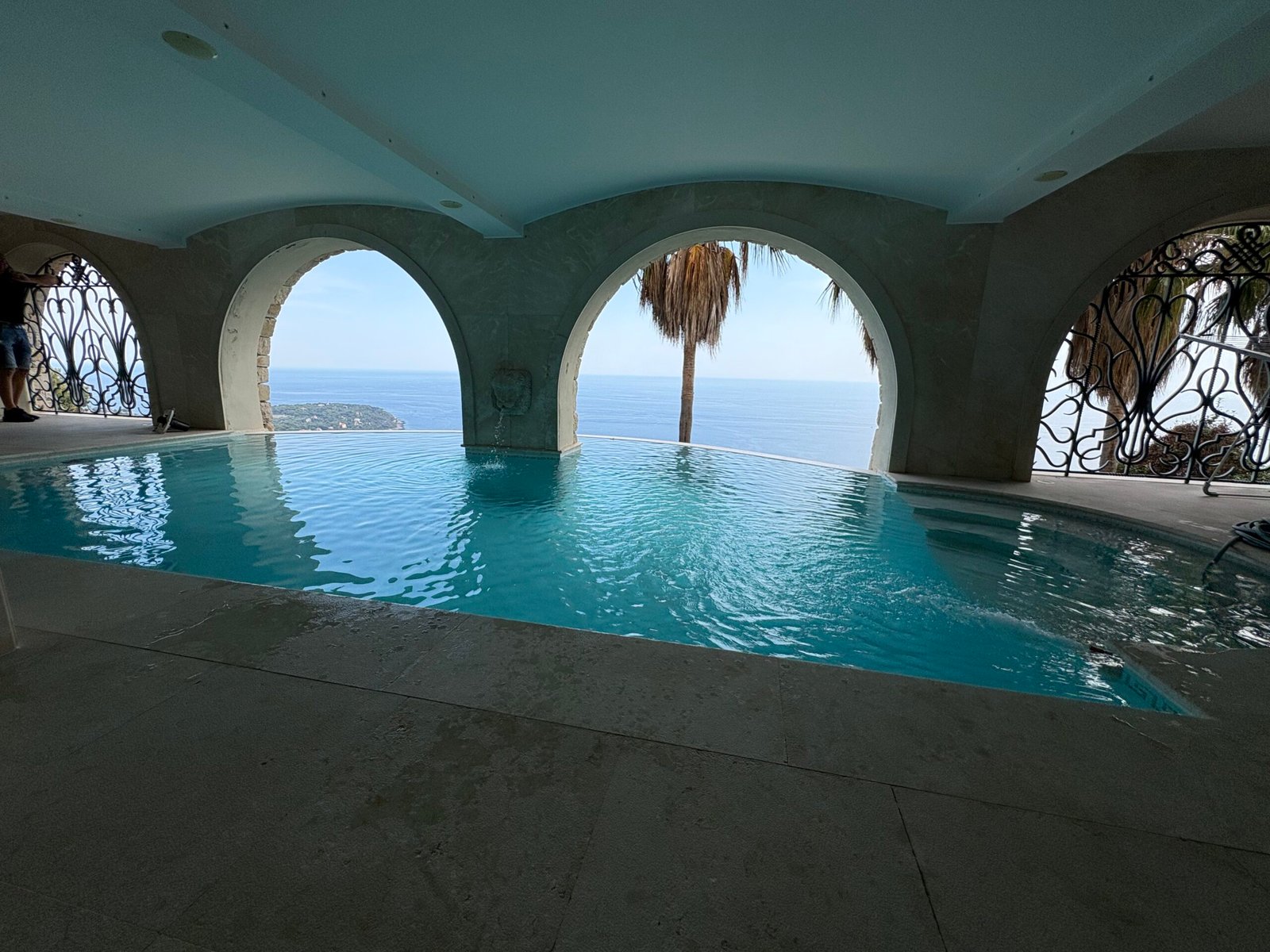 Piscine renovation mosaique et joint epoxy — chantier de carrelage à La Londe-les-Maures
