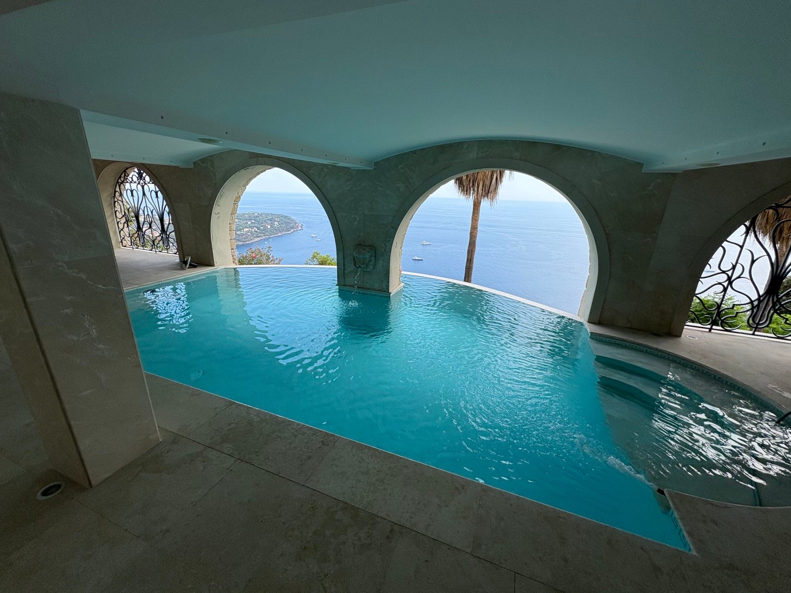 Renovation piscine mosaique — chantier de carrelage à La Londe-les-Maures